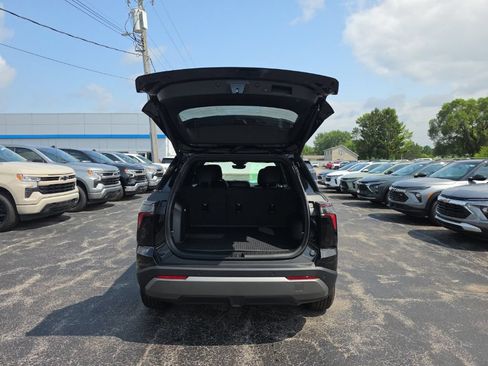 New 2027 Chevrolet Equinox LT w/ Convenience Package II AWD/4WD image 8