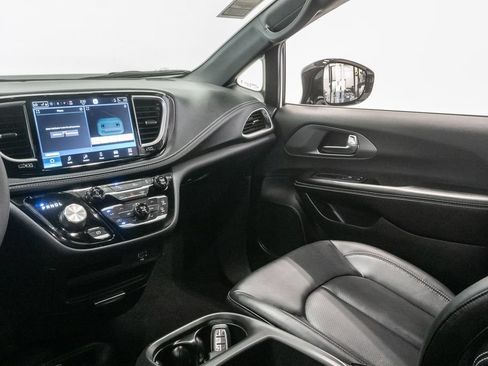 New 2026 Chrysler Pacifica Select FWD image 11