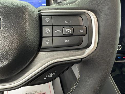 Used 2025 Jeep Wagoneer Series II AWD/4WD image 16