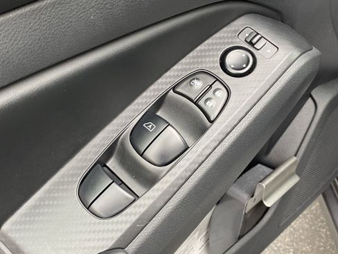 Used 2024 Nissan Altima 2.5 SV image 17