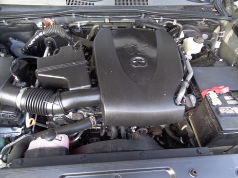 Used 2020 Toyota Tacoma SR5 AWD/4WD image 17