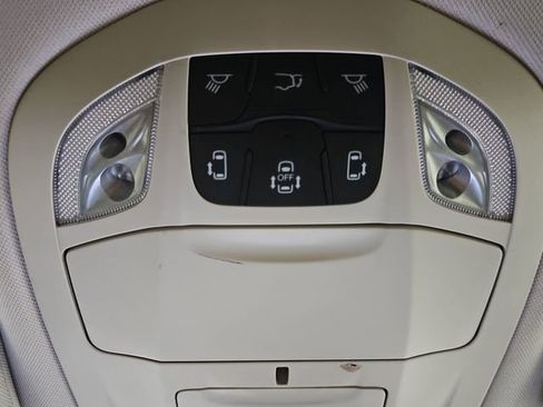 Used 2023 Chrysler Pacifica Touring-L image 51