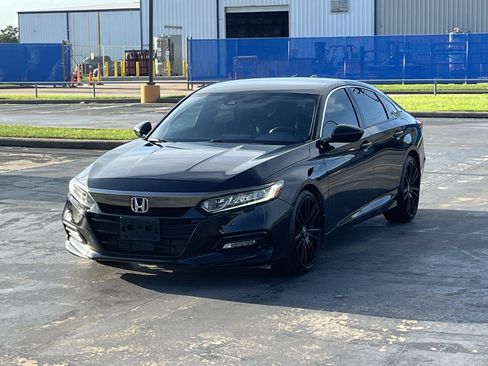 Used 2018 Honda Accord Sport image 3