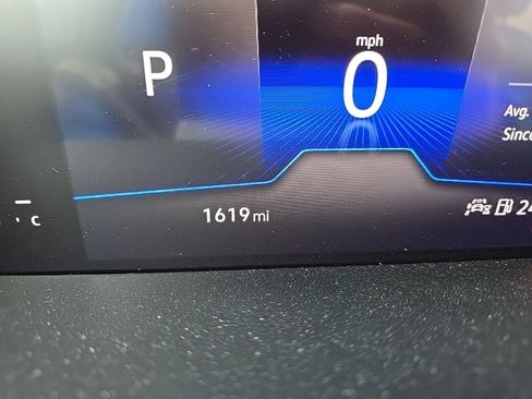 Used 2025 Volkswagen Taos SE image 16