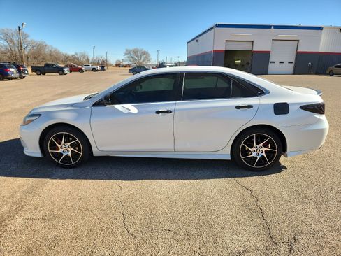 Used 2016 Toyota Camry XLE image 2