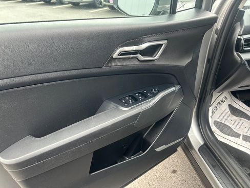 Used 2023 Kia Sportage LX image 19