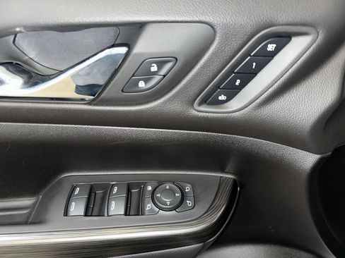 Certified 2023 GMC Acadia SLT w/ Technology Package image 6