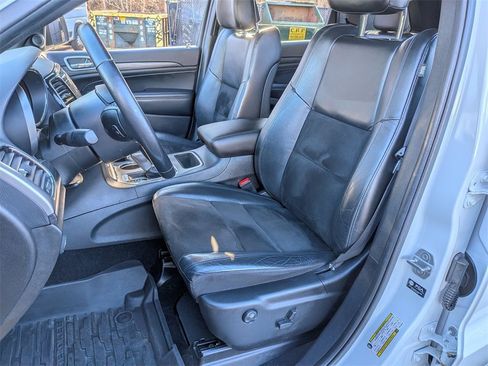 Certified 2021 Jeep Grand Cherokee Laredo X image 20