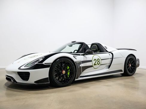 Used 2015 Porsche 918 Spyder image 11