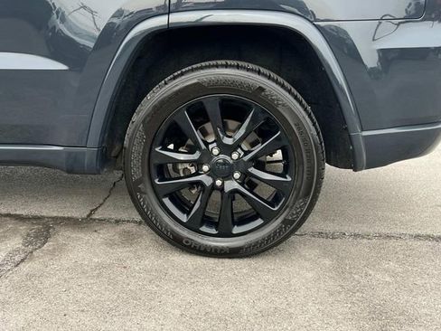 Certified 2018 Jeep Grand Cherokee Altitude RWD image 16