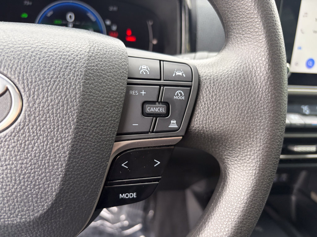 Used 2025 Toyota Camry LE FWD image 28