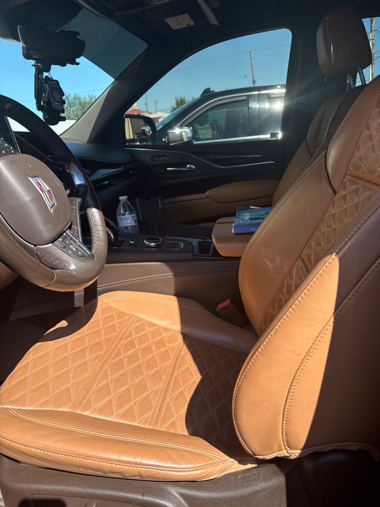 Used 2022 Cadillac Escalade Premium Luxury w/ LPO, Illumination Package RWD image 2