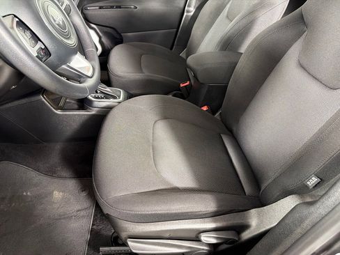 Used 2019 Jeep Renegade Sport w/ Sport Appearance Group image 12