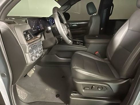 Used 2025 Chevrolet Tahoe Z71 w/ Comfort Package AWD/4WD image 12