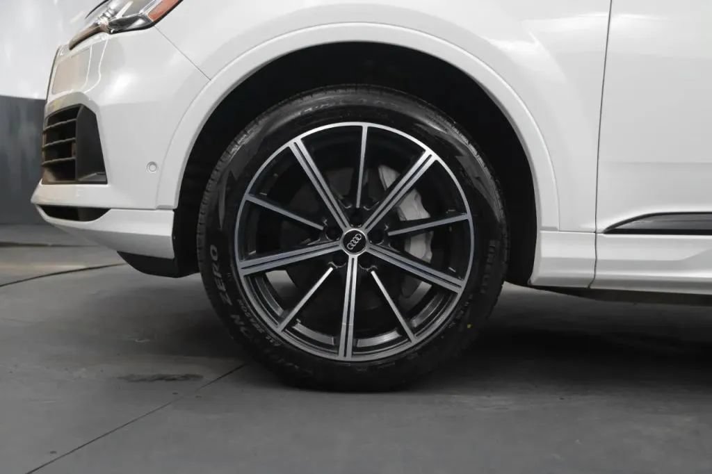 Used 2021 Audi Q7 3.0T Premium Plus w/ Premium Plus Package AWD/4WD image 9