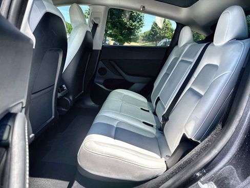 Used 2023 Tesla Model Y Long Range AWD/4WD image 4