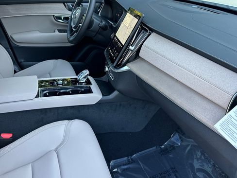 New 2026 Volvo XC90 B6 Plus w/ Protection Package Premier AWD/4WD image 13