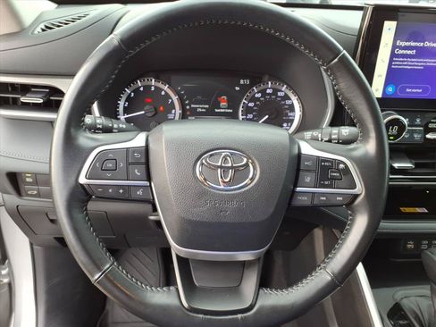 Used 2023 Toyota Highlander XLE AWD/4WD image 30