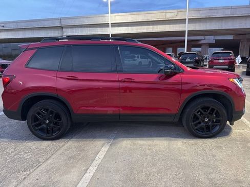 Used 2024 Honda Passport Black Edition image 2