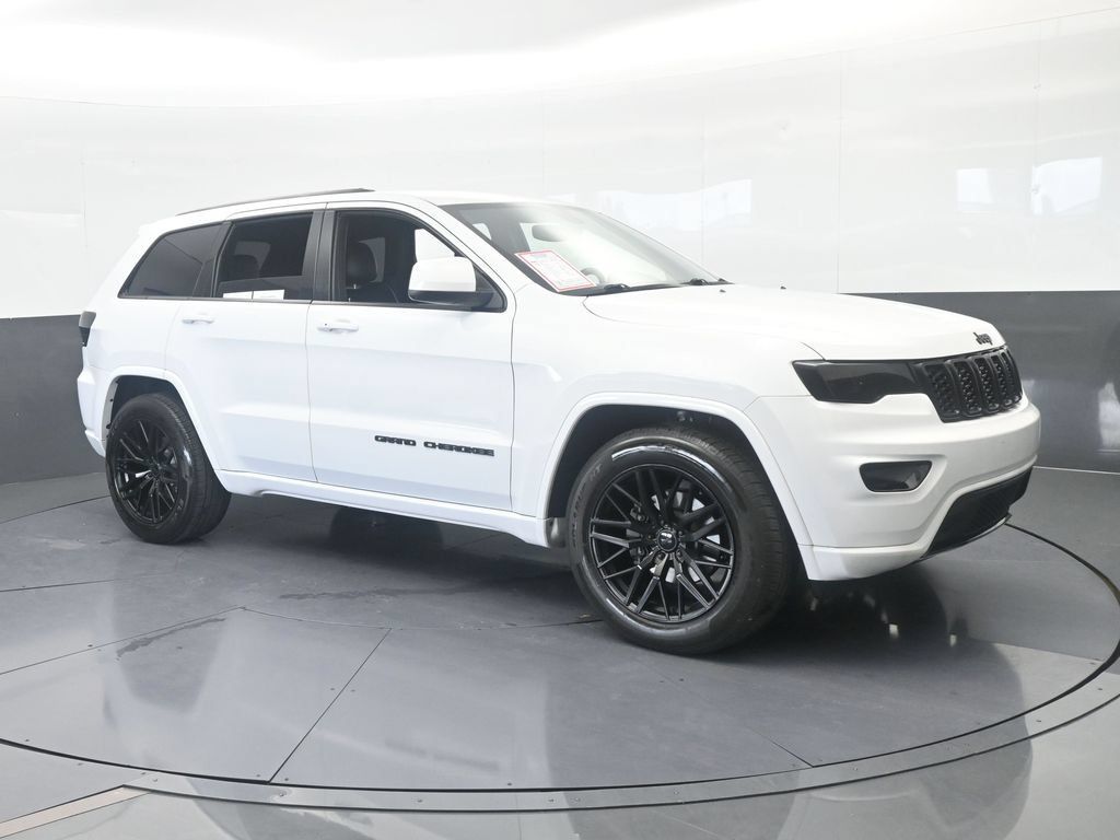 Used 2018 Jeep Grand Cherokee Altitude RWD image 8