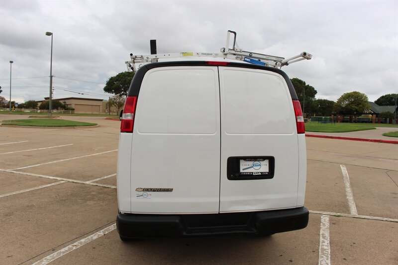Used 2021 Chevrolet Express 3500 w/ Driver Convenience Package RWD image 4