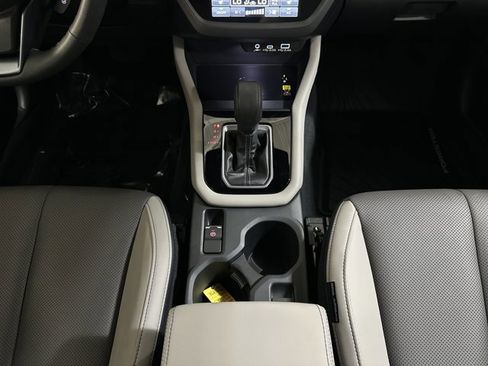 Used 2025 Subaru Forester Limited image 33