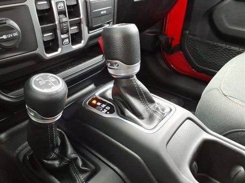 Used 2025 Jeep Wrangler Unlimited Sahara w/ Safety Group AWD/4WD image 22