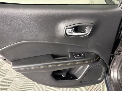 Used 2018 Jeep Compass Limited w/ Navigation Group FWD image 25