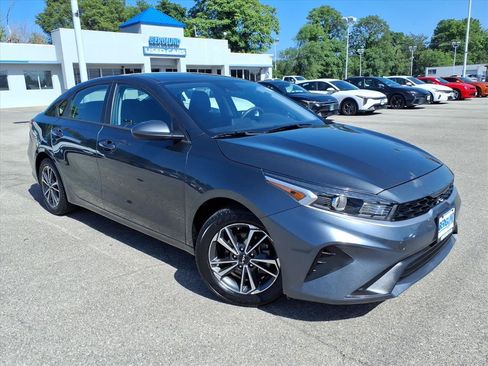 Used 2023 Kia Forte LXS FWD image 2