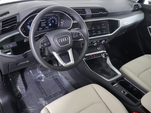 Used 2025 Audi Q3 2.0T Premium w/ Convenience Package image 2