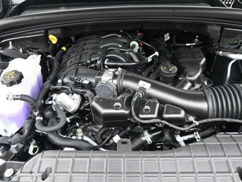 New 2025 Jeep Grand Cherokee Limited w/ Luxury Tech Group II image 36