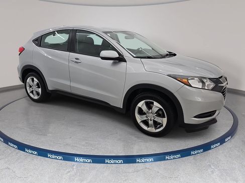 Used 2018 Honda HR-V LX image 4