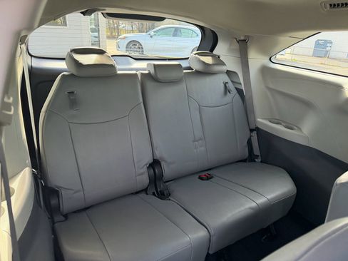 Used 2023 Toyota Sienna XLE image 26