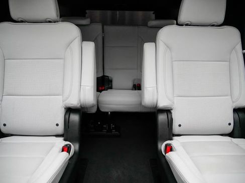 Used 2025 Chevrolet Suburban Premier image 26