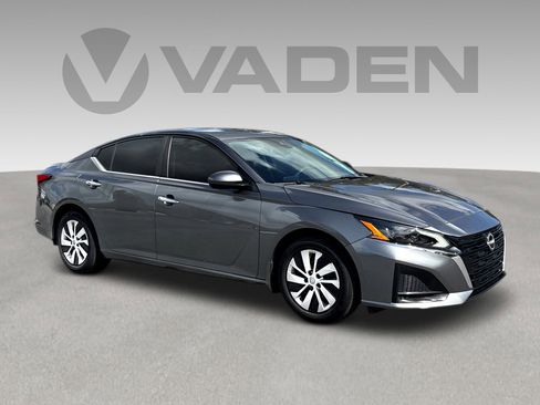 Used 2023 Nissan Altima 2.5 S image 1