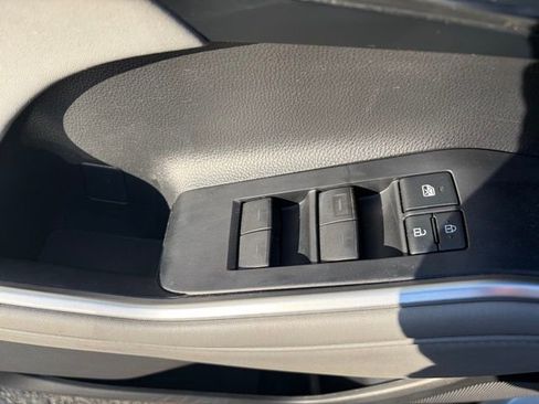 Used 2021 Toyota Highlander XLE image 29