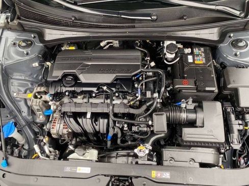 Used 2025 Hyundai Elantra SE image 30