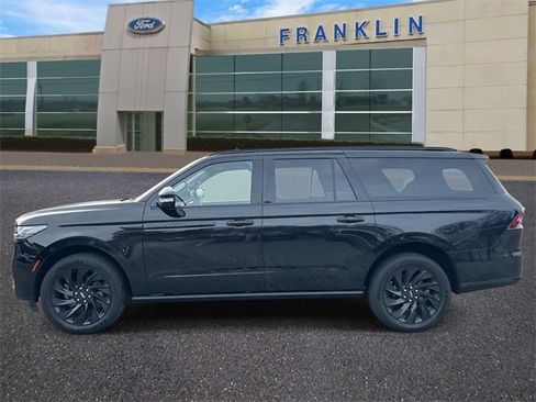 New 2025 Lincoln Navigator L Reserve w/ Jet Appearance Package image 4