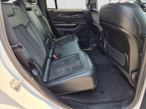 Used 2024 Jeep Grand Cherokee Altitude AWD/4WD image 19