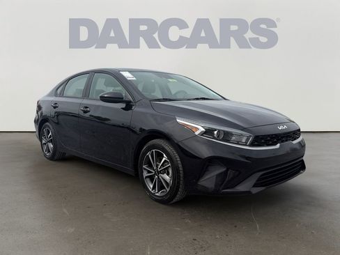 Certified 2022 Kia Forte LXS FWD image 1