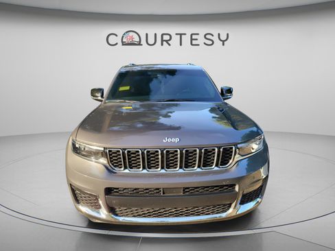 Used 2025 Jeep Grand Cherokee L Limited w/ Trailer Tow Package RWD image 27
