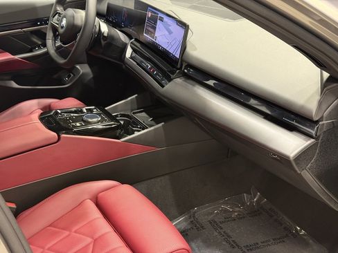 Certified 2024 BMW 540i xDrive image 27