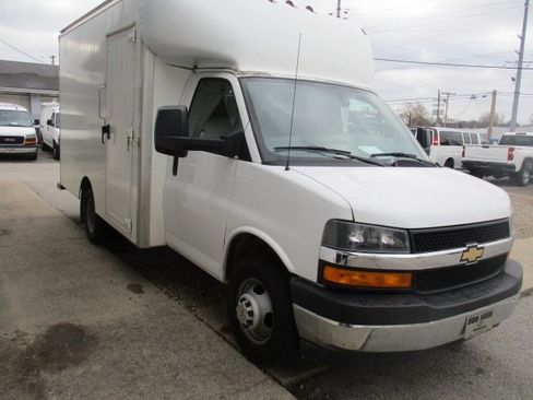 Used 2021 Chevrolet Express 3500 w/ Power Convenience Package image 3