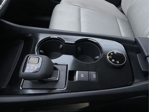 Used 2025 Nissan Rogue SV image 31