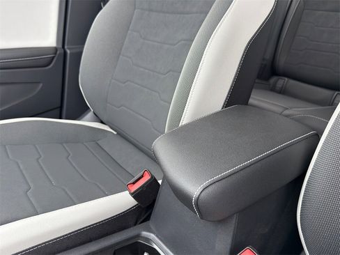 New 2025 Volkswagen Taos SE image 20