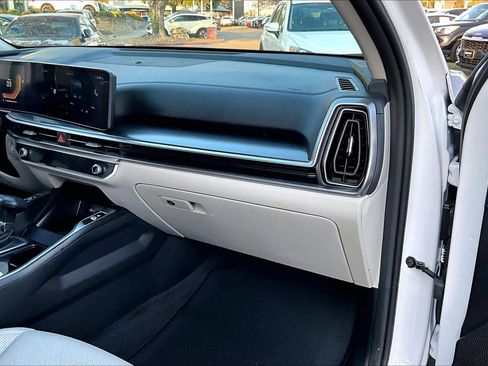 Certified 2025 Kia Sorento S image 16