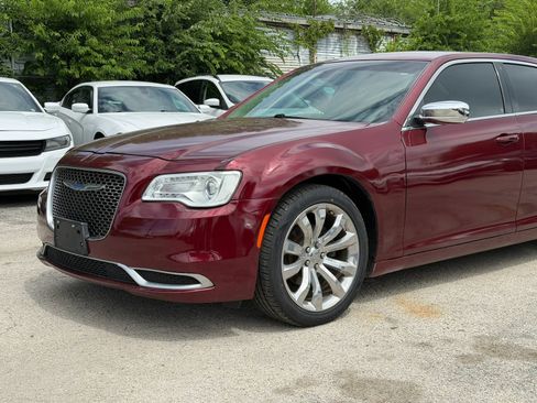 Used 2018 Chrysler 300 Touring w/ Chrome Appearance Package RWD image 4