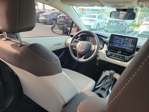 Used 2022 Toyota Corolla LE FWD image 14