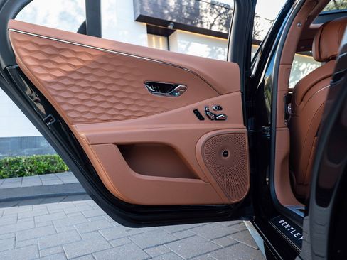 Used 2025 Bentley Flying Spur Speed image 40