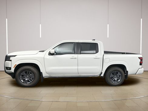 Certified 2025 Nissan Frontier SV w/ SV Convenience Package RWD image 3